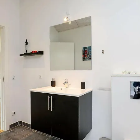 10 Person In Logstor-by Traum