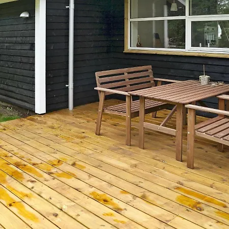 10 Person In Logstor-by Traum