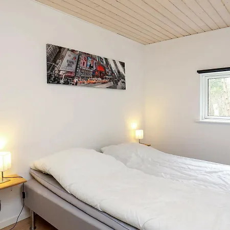 10 Person In Logstor-by Traum Trend