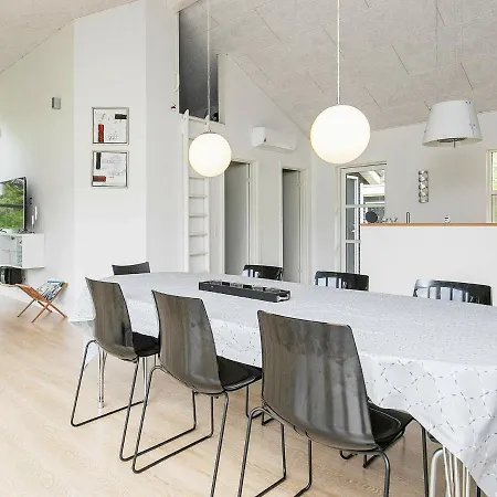 10 Person In Logstor-by Traum * Trend