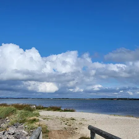 10 Person In Logstor-by Traum Trend