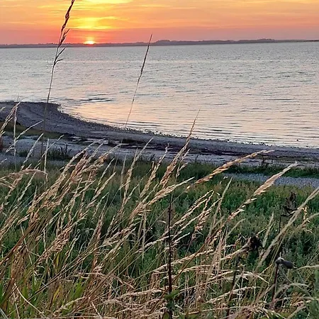 10 Person In Logstor-by Traum