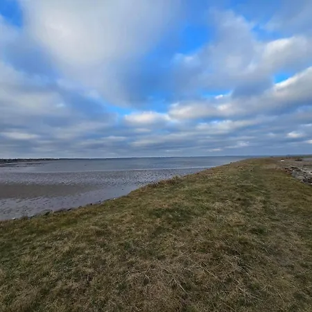 10 Person In Logstor-by Traum