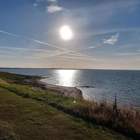 10 Person In Logstor-by Traum Trend